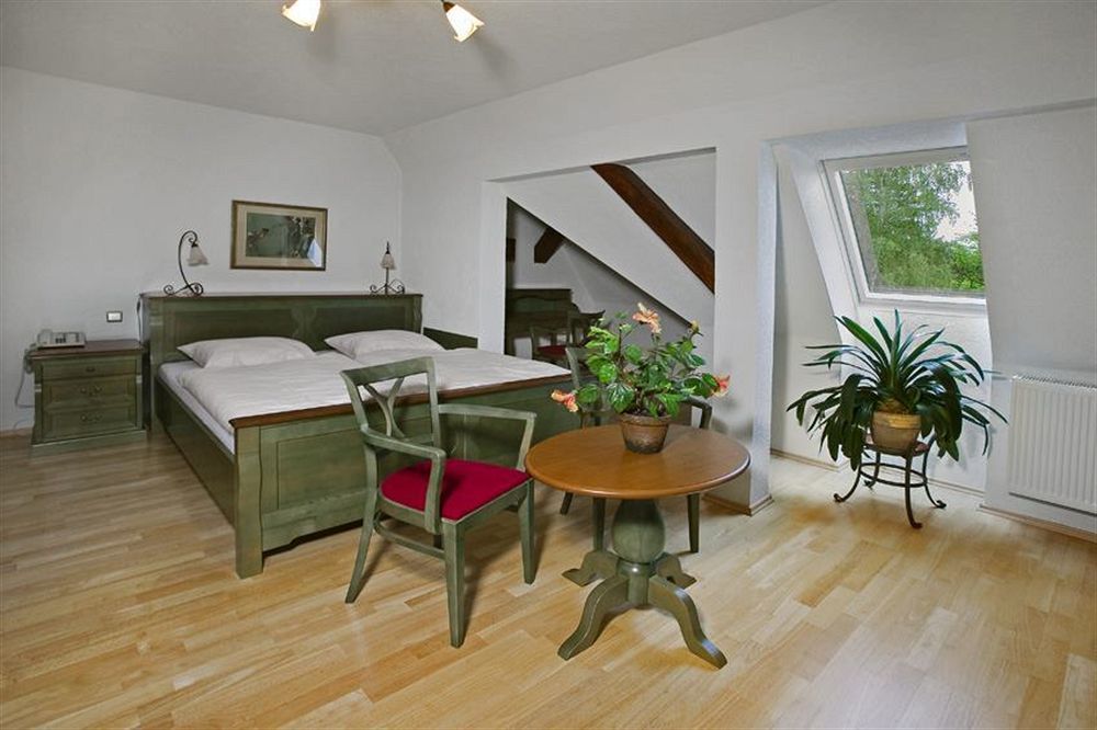 Sant Georg Garni Hotel มาเรียอานซเกลาซนี ภายนอก รูปภาพ