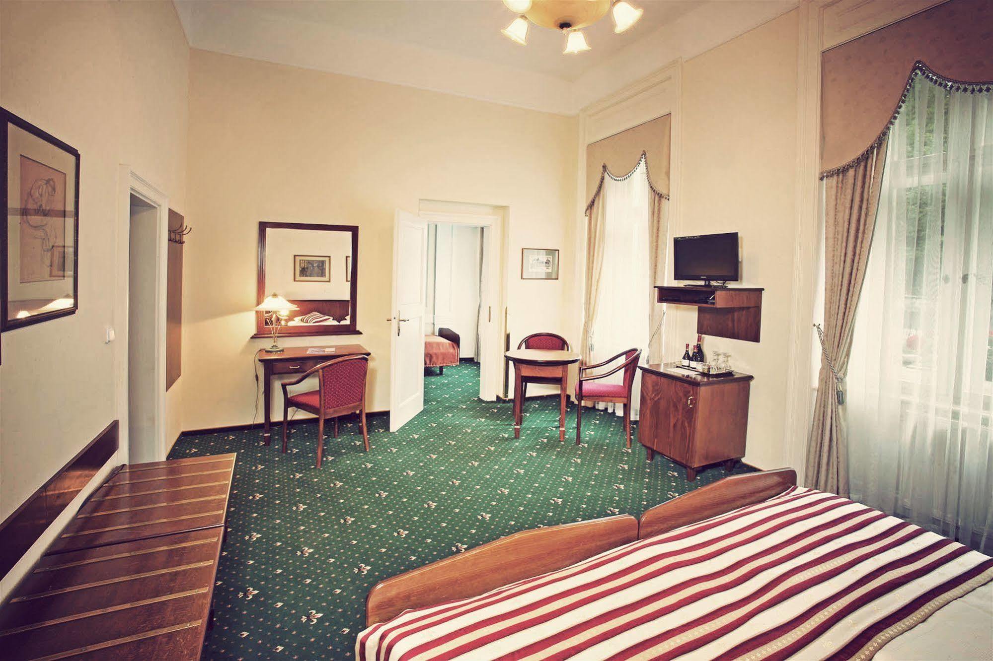 Sant Georg Garni Hotel มาเรียอานซเกลาซนี ภายนอก รูปภาพ