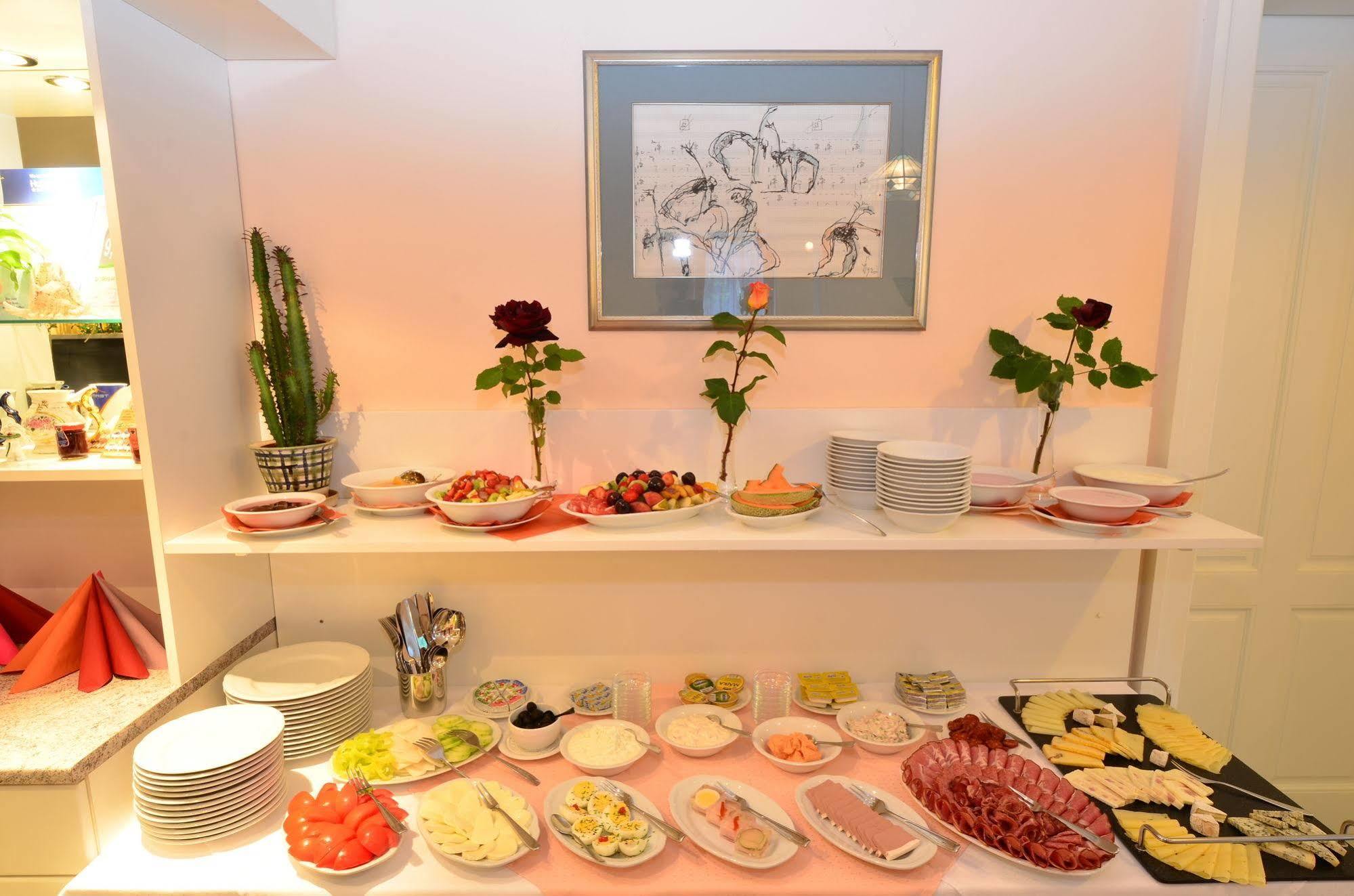 Sant Georg Garni Hotel มาเรียอานซเกลาซนี ภายนอก รูปภาพ