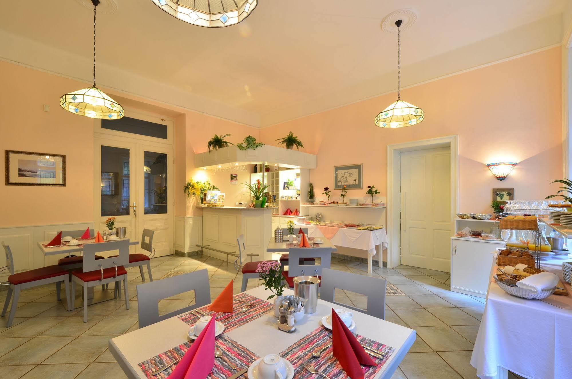 Sant Georg Garni Hotel มาเรียอานซเกลาซนี ภายนอก รูปภาพ