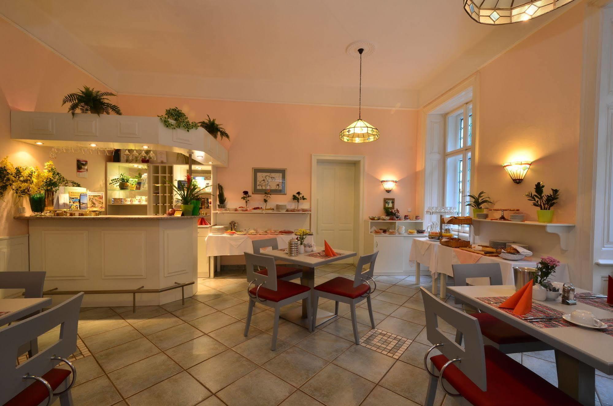 Sant Georg Garni Hotel มาเรียอานซเกลาซนี ภายนอก รูปภาพ