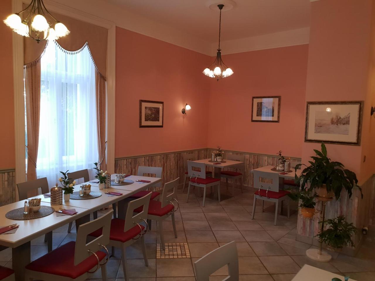 Sant Georg Garni Hotel มาเรียอานซเกลาซนี ภายนอก รูปภาพ
