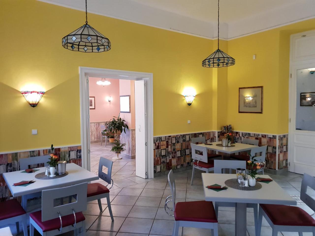 Sant Georg Garni Hotel มาเรียอานซเกลาซนี ภายนอก รูปภาพ