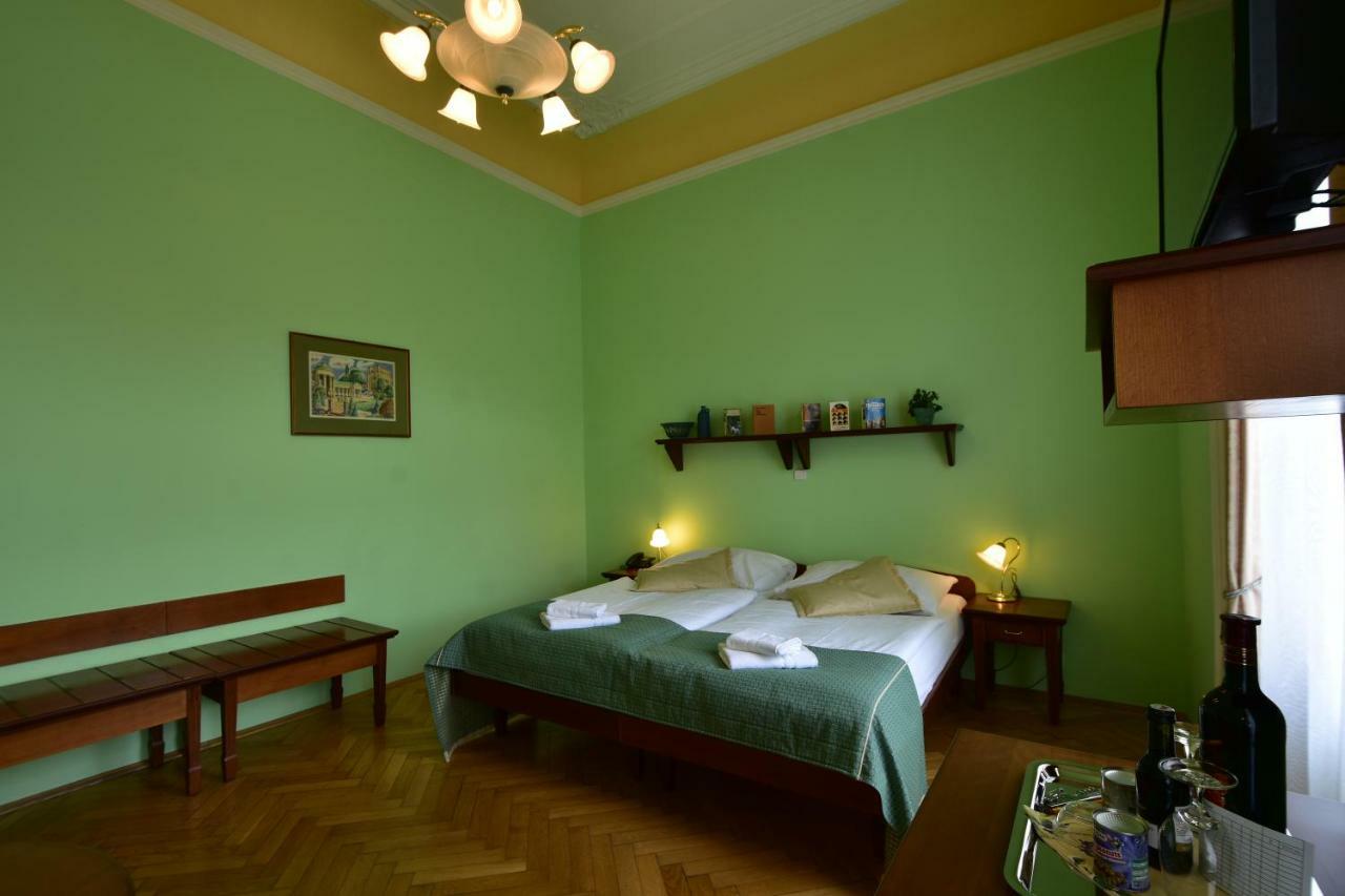 Sant Georg Garni Hotel มาเรียอานซเกลาซนี ภายนอก รูปภาพ