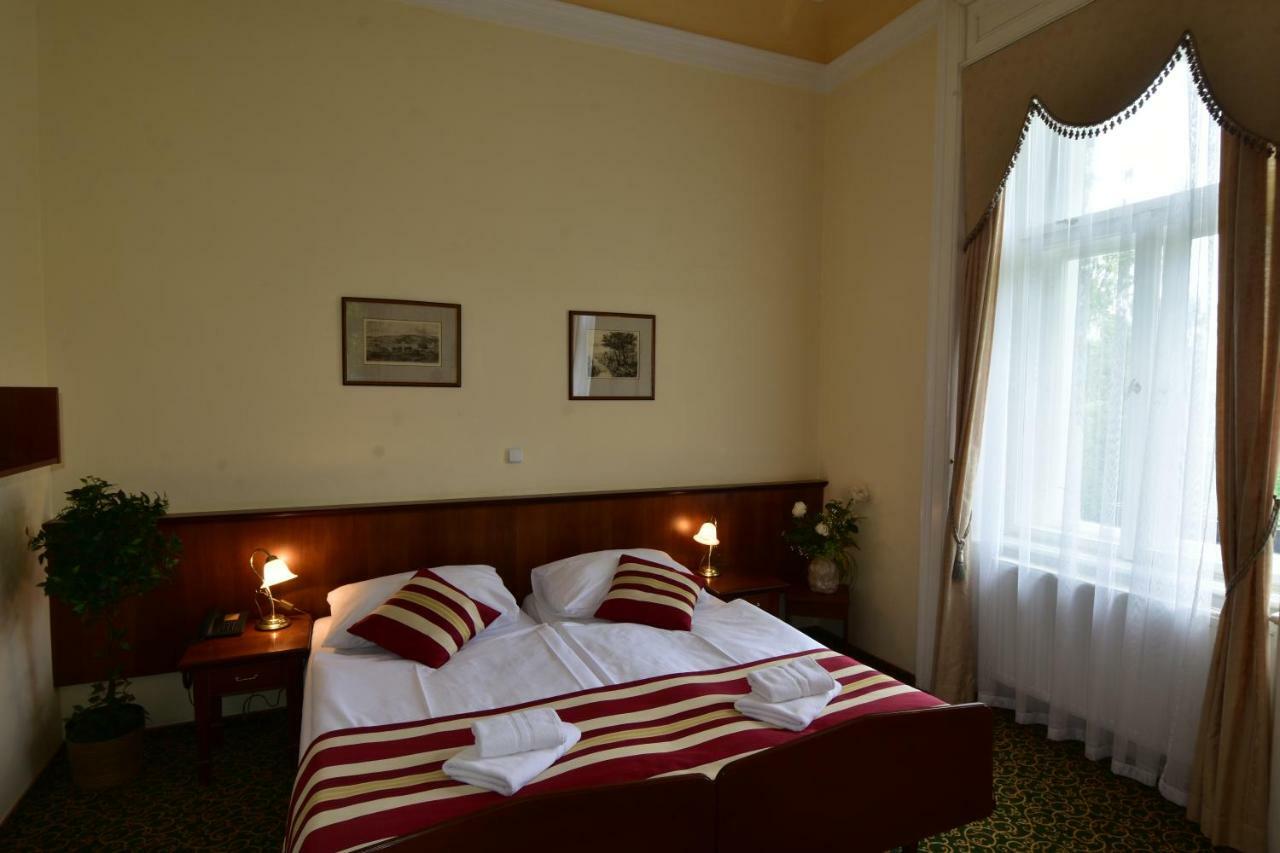 Sant Georg Garni Hotel มาเรียอานซเกลาซนี ภายนอก รูปภาพ