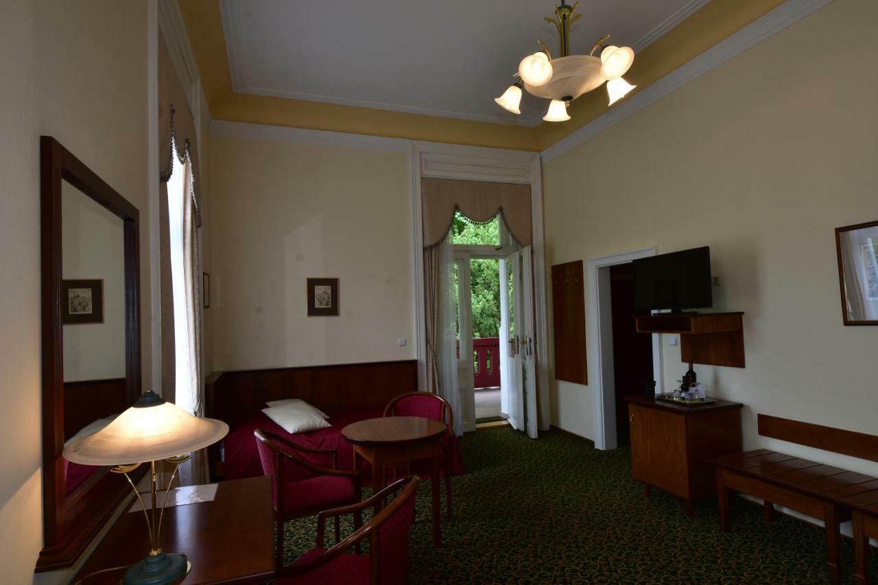 Sant Georg Garni Hotel มาเรียอานซเกลาซนี ภายนอก รูปภาพ