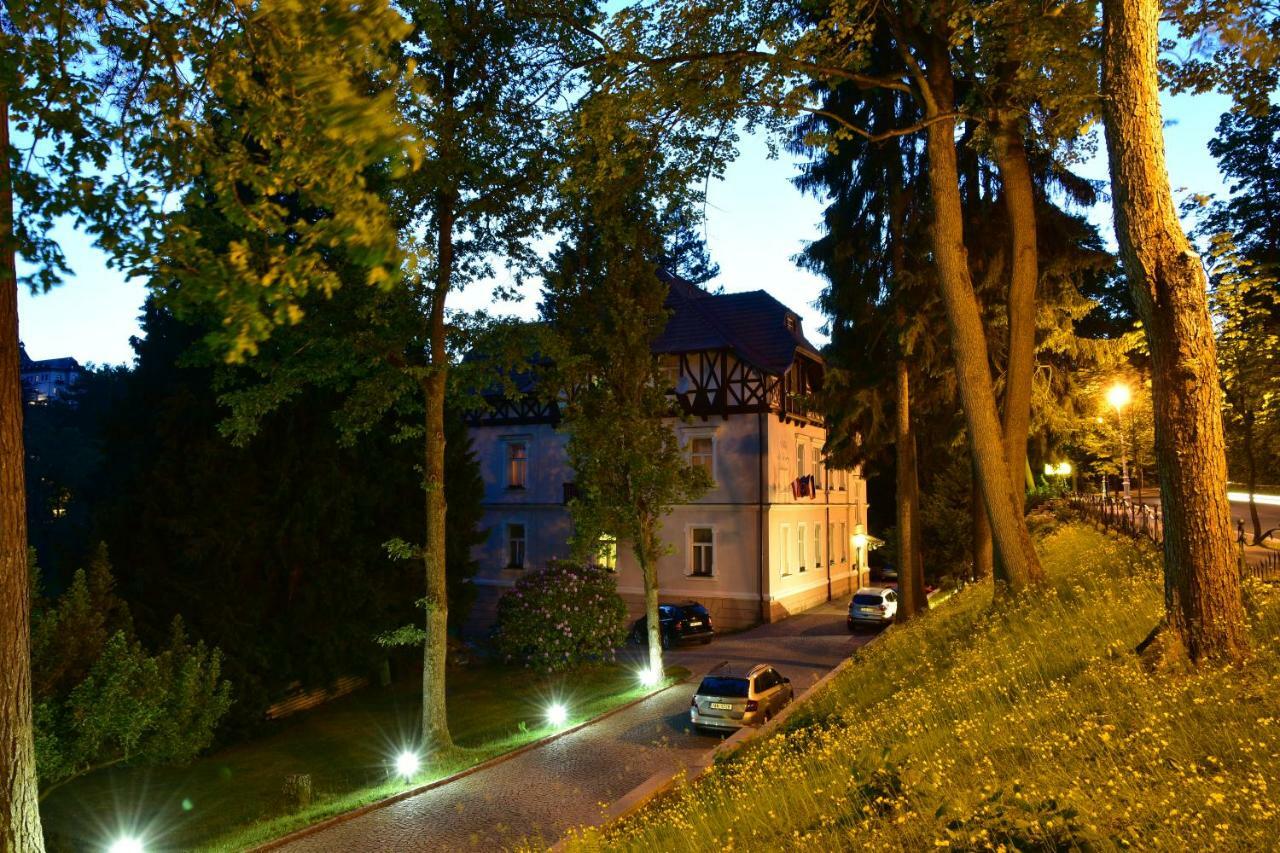 Sant Georg Garni Hotel มาเรียอานซเกลาซนี ภายนอก รูปภาพ