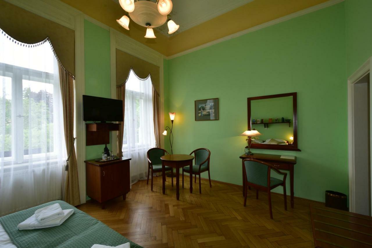 Sant Georg Garni Hotel มาเรียอานซเกลาซนี ภายนอก รูปภาพ