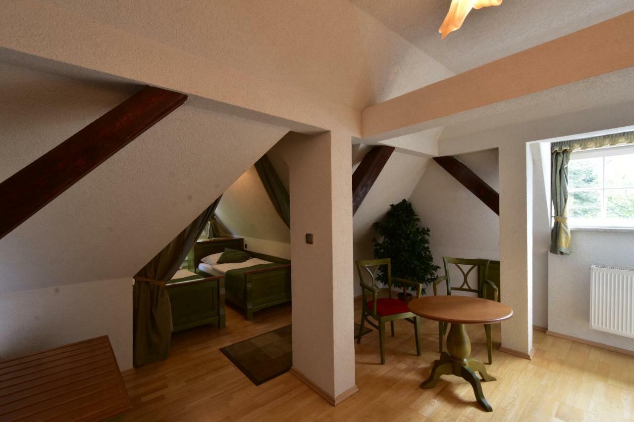 Sant Georg Garni Hotel มาเรียอานซเกลาซนี ภายนอก รูปภาพ